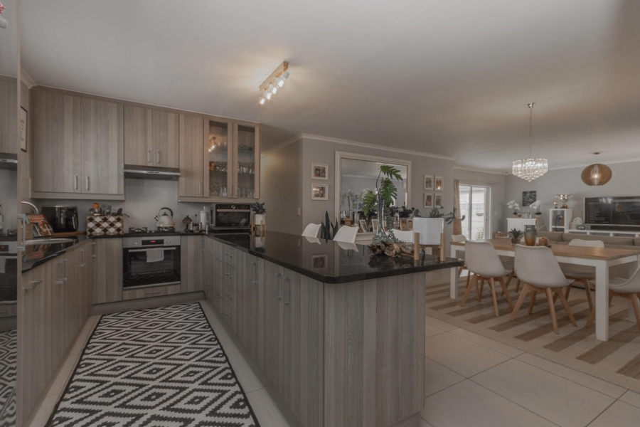 3 Bedroom Property for Sale in Sunningdale Western Cape